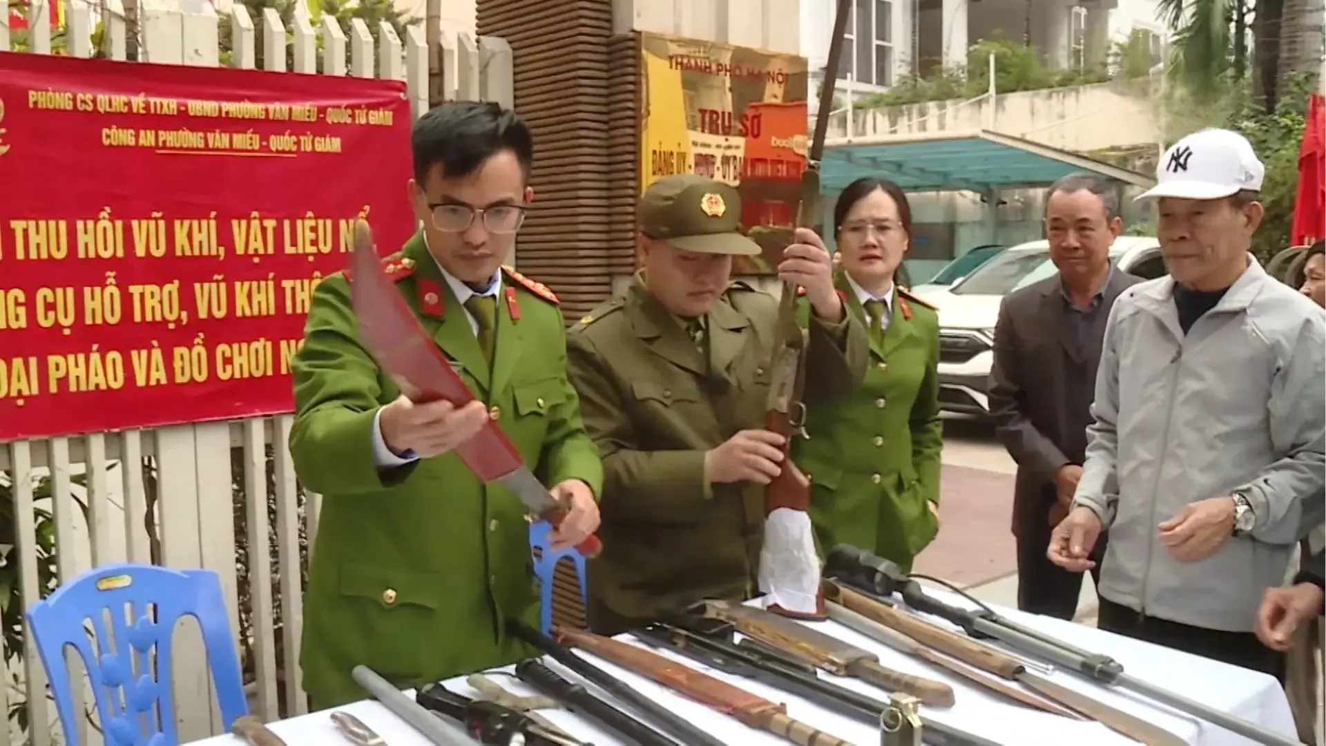 Công an phường ngăn chặn vũ khí, vật liệu nổ cuối năm